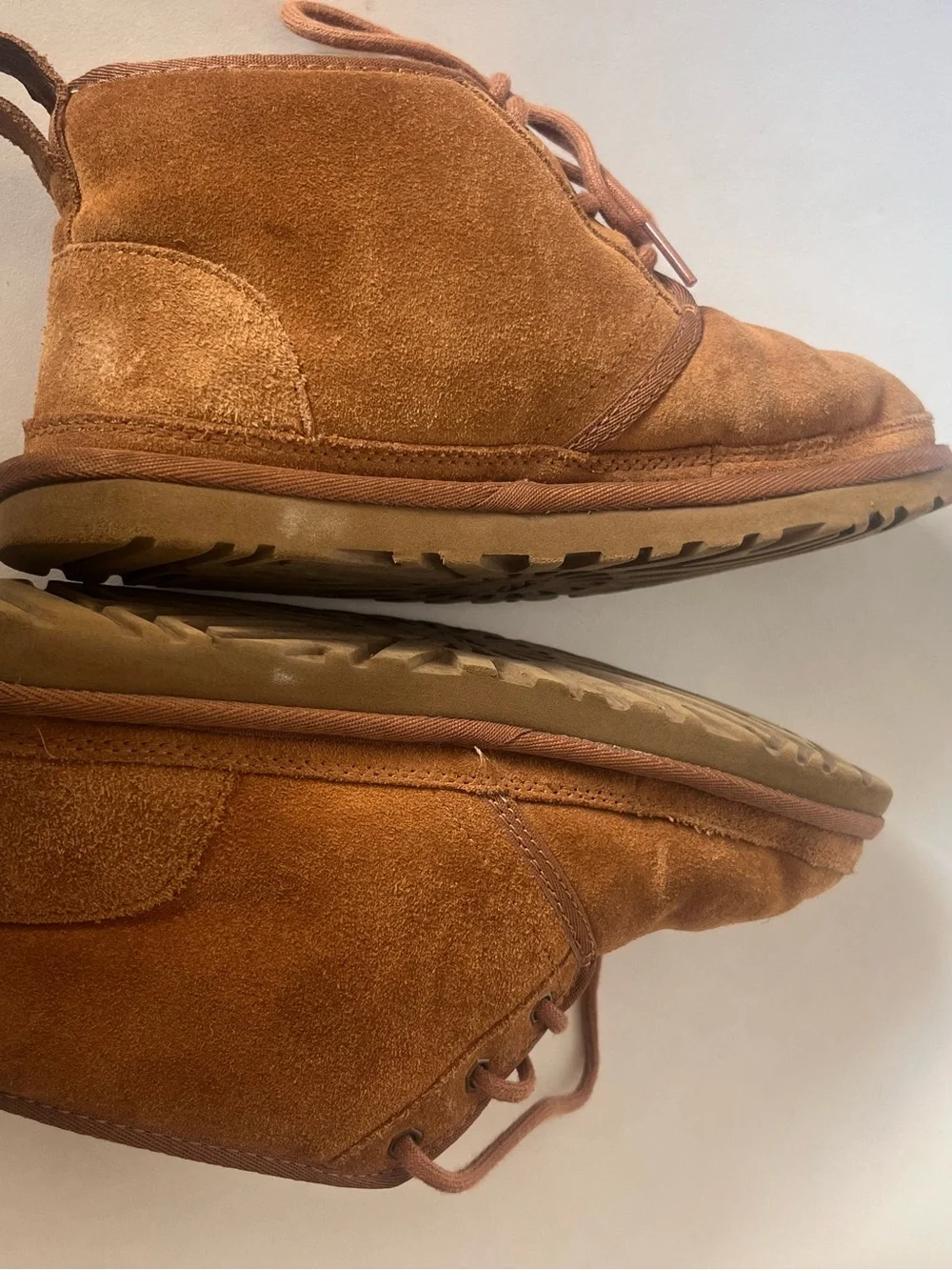 UGG Men’s Neumel Chukka Boots Chestnut Sheepskin Size 6